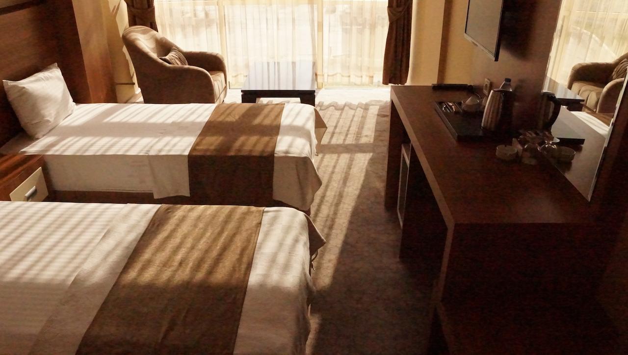Mesa Hotel Batman Cameră foto